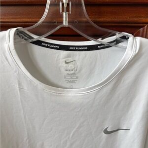 Nike White Dri-FIT Short Sleeve Tee Shirt. Size XL Tall. Excellent condition.